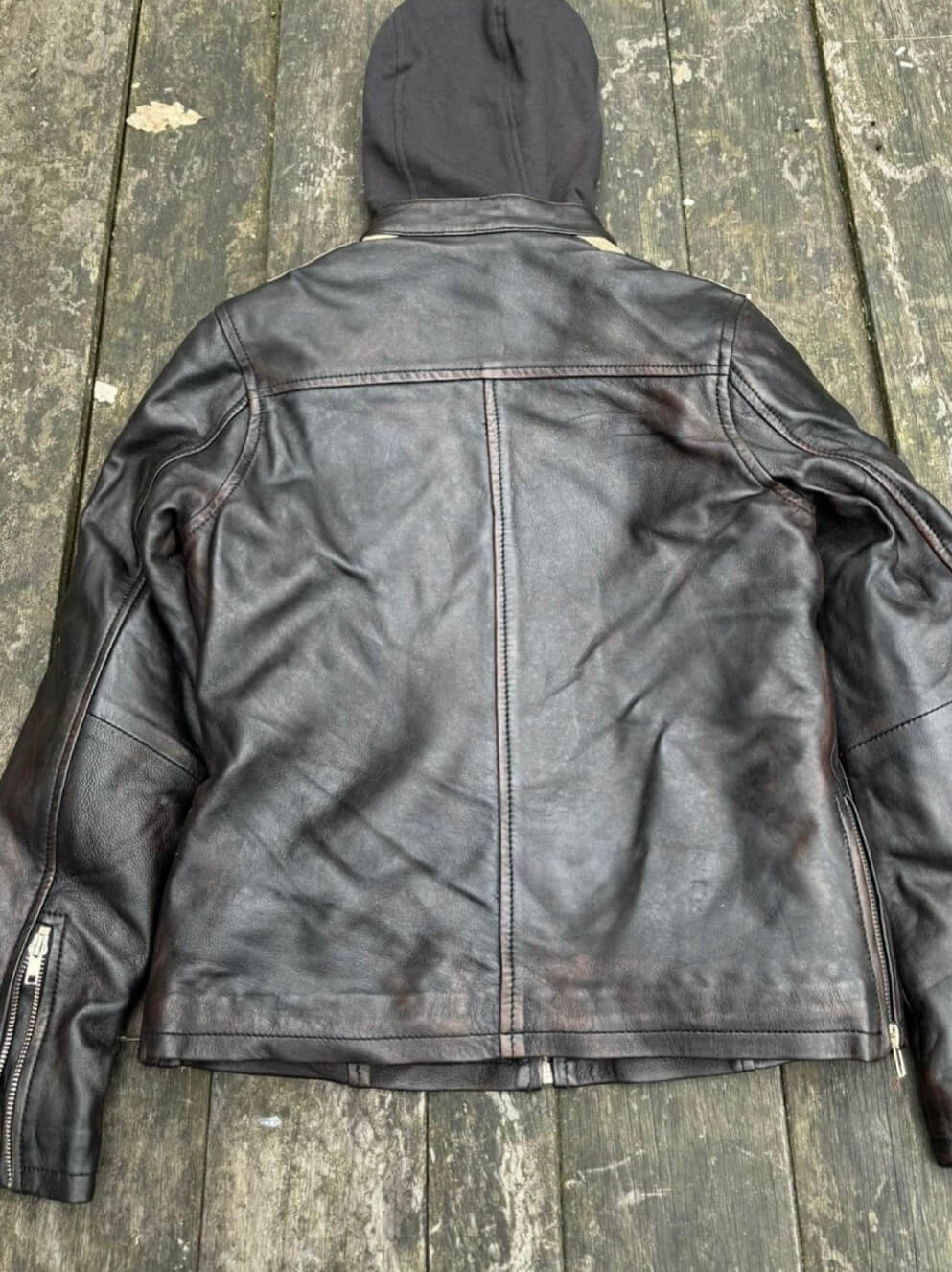 MARK in Gold - Image 4